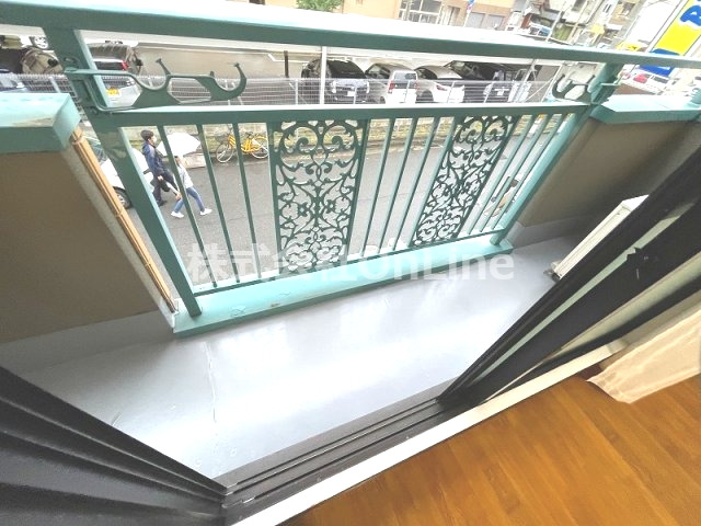 バルコニー　外からの目が気にならないバルコニーで洗濯物が干せます