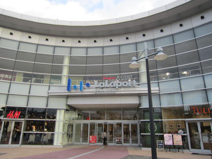 ショッピングセンター　ららぽーと甲子園（ショッピングセンター）まで700m