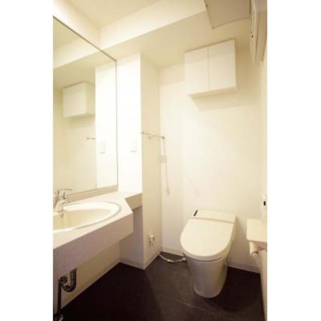 トイレ　※写真は同タイプ住戸です。