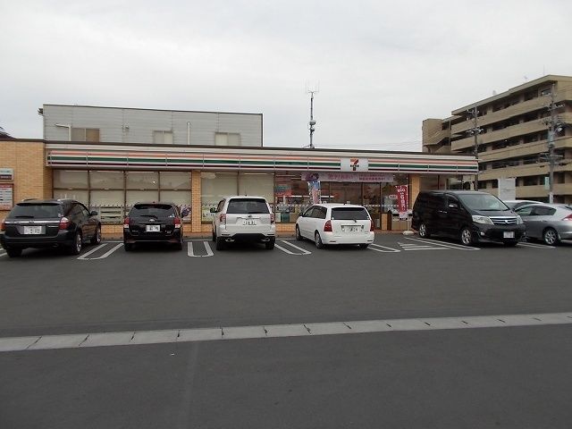 コンビニ　セブンイレブン竜南１丁目店（コンビニ）まで550m