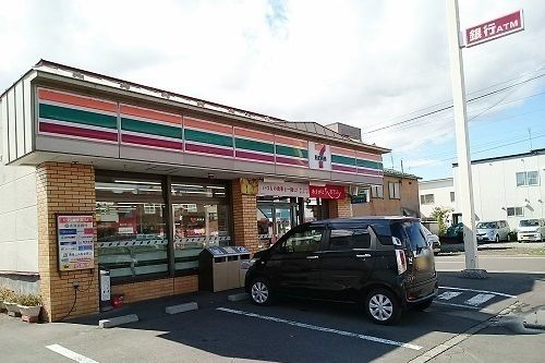 コンビニ　セブンイレブン春光１条店（コンビニ）まで600m