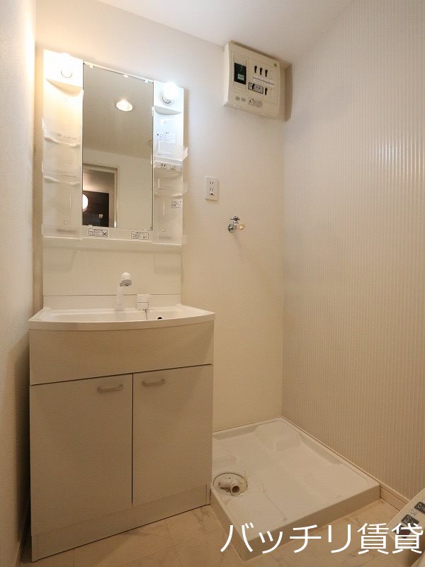 洗面設備　室内写真は同型タイプの為、現状優先となります。