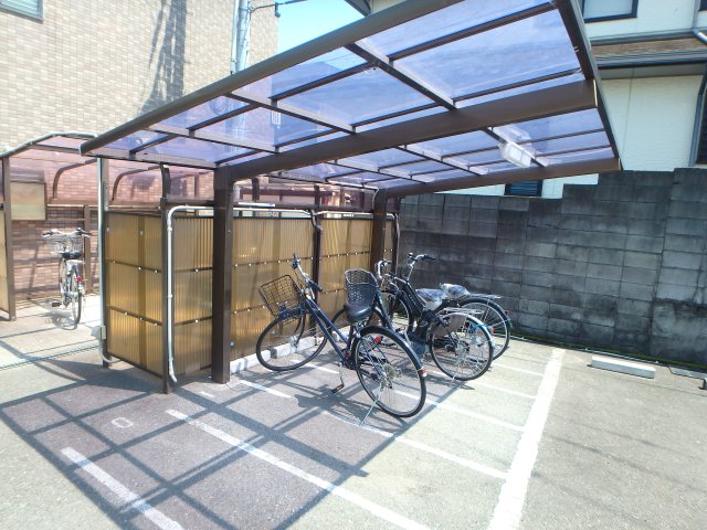 その他共有部分　屋根付き駐輪場