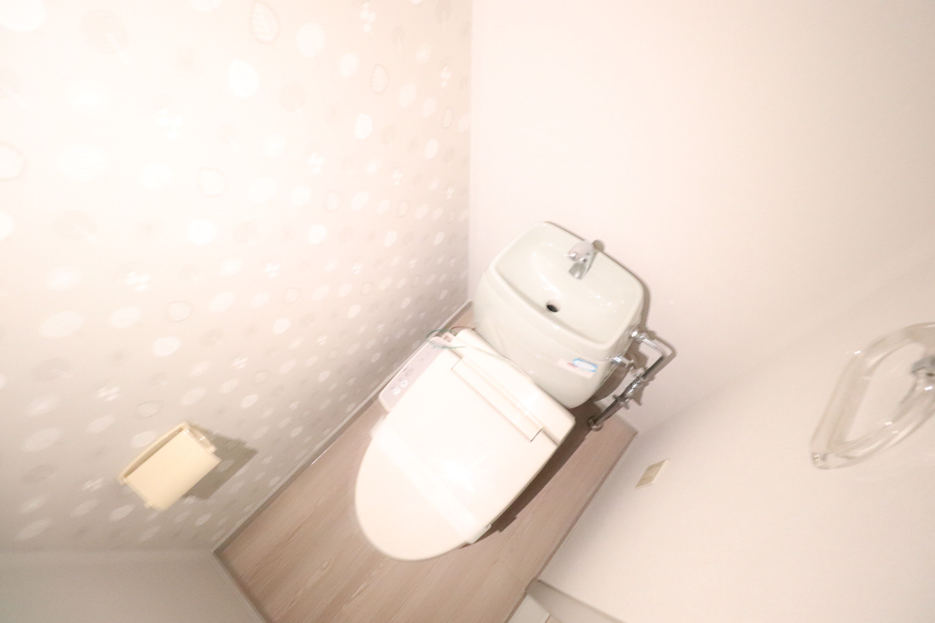 トイレ　壁紙がとっても素敵なトイレ♪