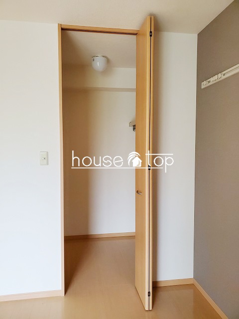 収納　ウォークインクローゼットにはタンスなど収納可能