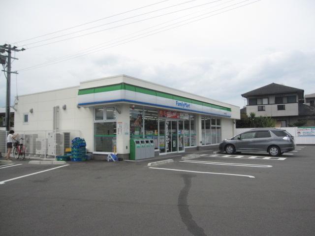 コンビニ　コンビニ（コンビニ）まで700m