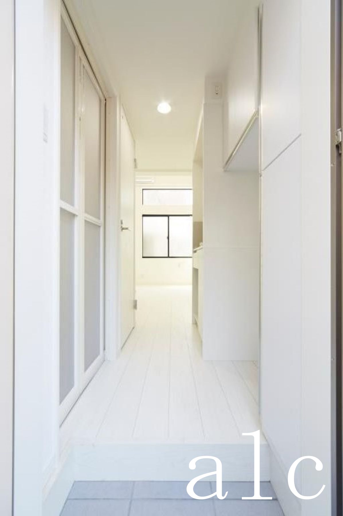 玄関　収納もある玄関です