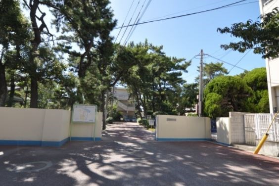 中学校　福岡市立百道中学校（中学校）まで1399m