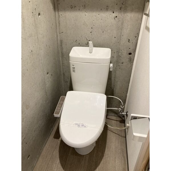 トイレ　温水洗浄便座付きです