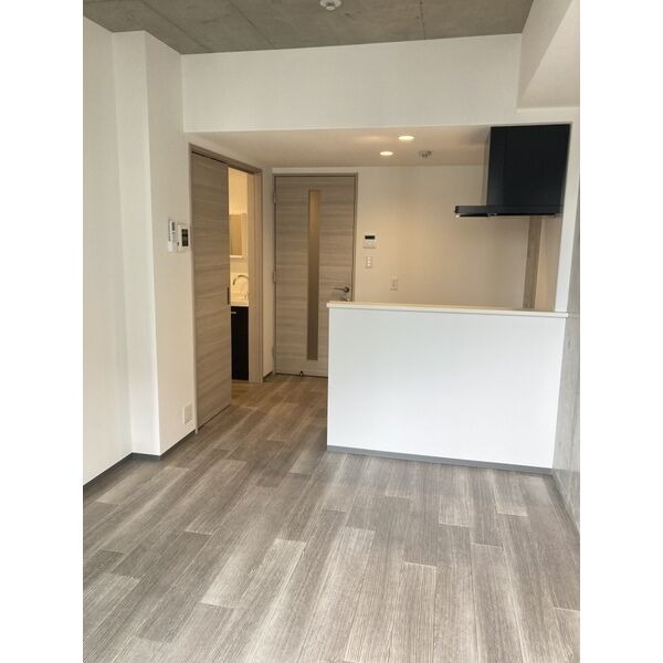 居室・リビング　家具の配置がしやすいリビングですね