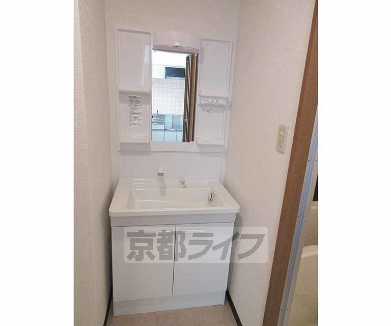 洗面設備　独立洗面台です