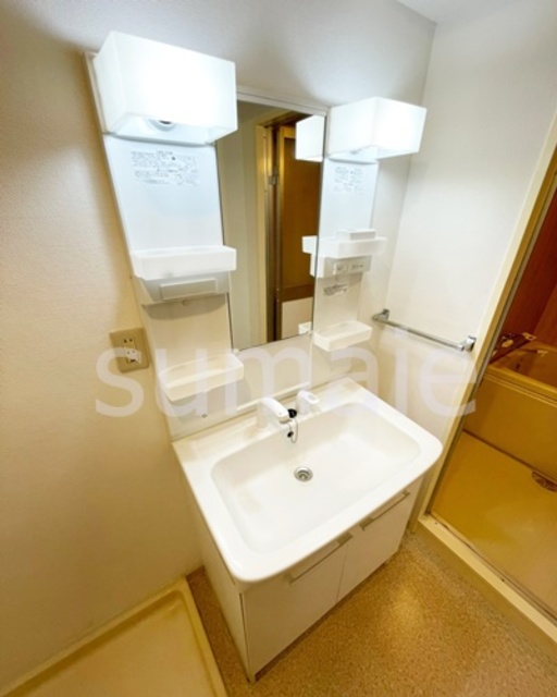 洗面設備　嬉しい独立洗面台です。