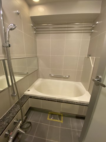 バス・シャワールーム　コンパクトで使いやすいお風呂です