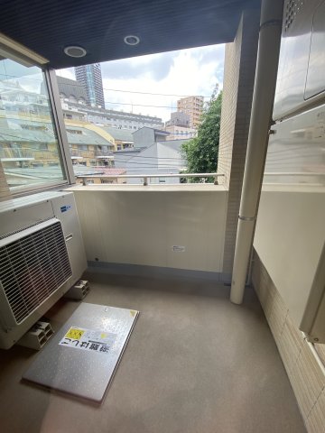 バルコニー　開放的で明るい空間を演出してくれるバルコニーです
