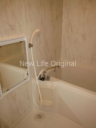 バス・シャワールーム　バスタブに浸かって一日の疲れをゆっくりと癒せます☆