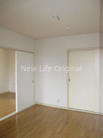 その他部屋・スペース　洋室5.5帖　収納付のお部屋は主寝室に適しています☆