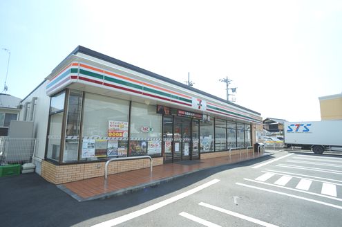 コンビニ　セブンイレブン 伊勢原板戸店（コンビニ）まで449m
