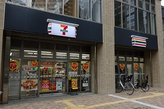 コンビニ　セブンイレブン 西新宿5丁目中央店（コンビニ）まで646m