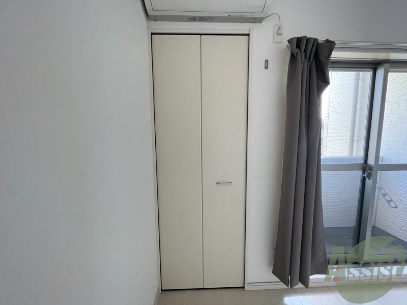 収納　収納はこちらのクローゼットをお使いください。