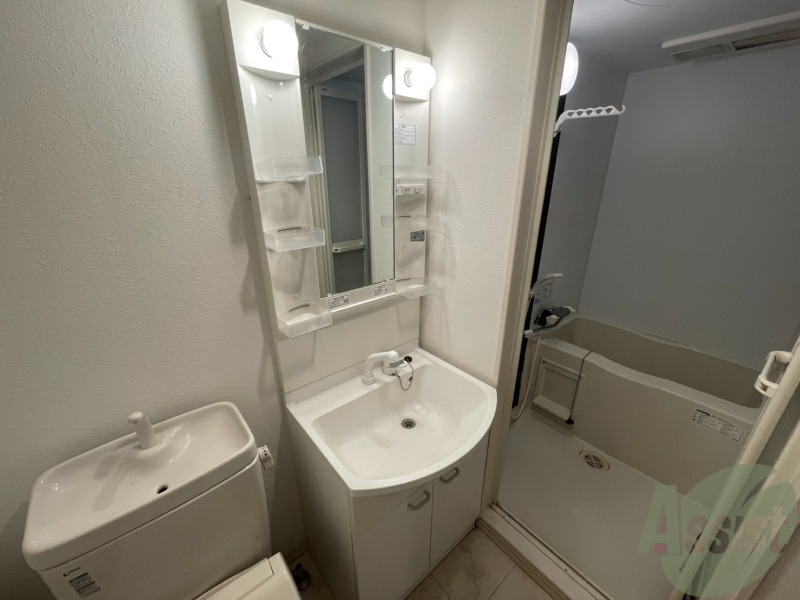 洗面設備　洗面台はシャンプードレッサーなので朝の身支度も楽々ですね～