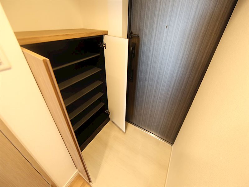 玄関　玄関　シューズボックス付（収納充実してます）　同仕様写真