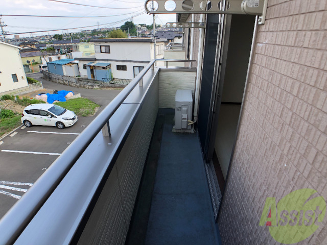 バルコニー　バルコニーは洗濯物がしっかり干せそうな広さです。