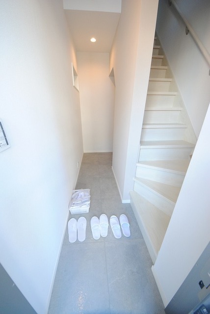 玄関　写真はＮ２号室