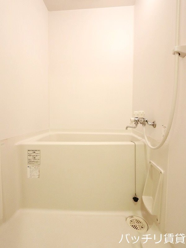 バス・シャワールーム　別号室タイプの為、現状を優先いたします