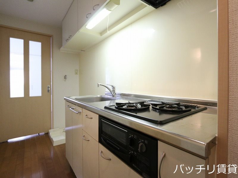 キッチン　別号室タイプの為、現状を優先いたします