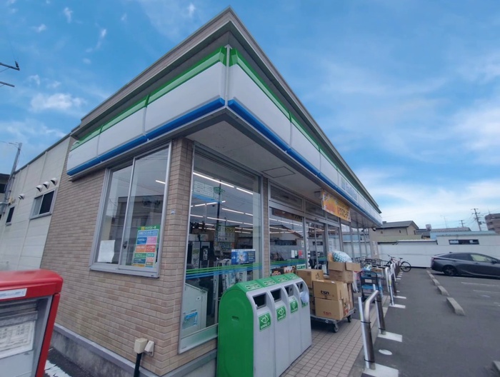 コンビニ　ファミリーマート仙台栄１丁目店（コンビニ）まで240m