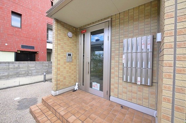 エントランス　オートロックがあるエントランスです。