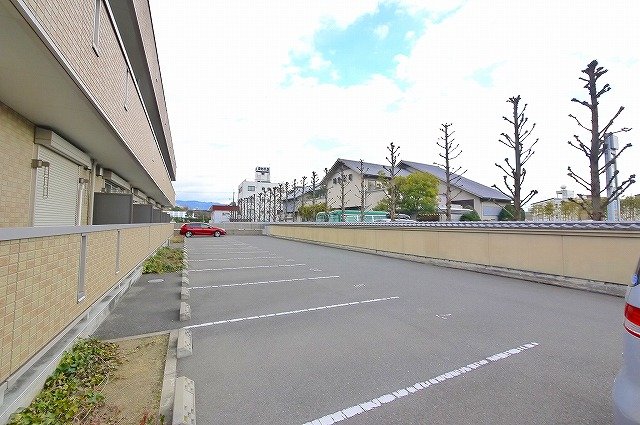 駐車場　お車をお持ちの方もご安心ください。