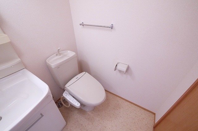 トイレ　ウォシュレットがあるトイレです。