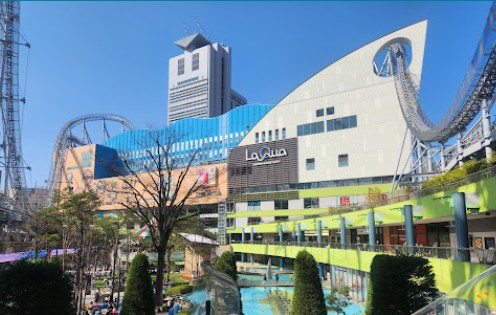 ショッピングセンター　LaQua（ショッピングセンター）まで750m