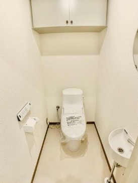 トイレ　温水洗浄便座。