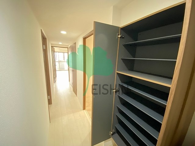 玄関　下駄箱もしっかりついてます！