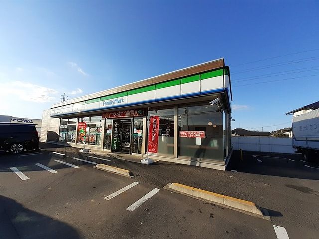 コンビニ　ファミリーマート谷田部中央店（コンビニ）まで260m