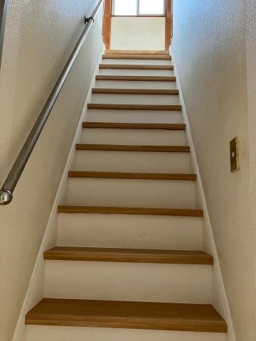 その他　階段表層リフォーム済み
