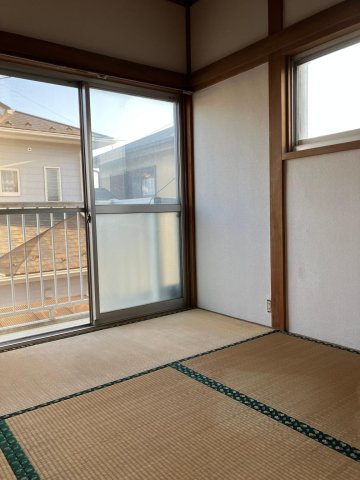 バルコニー　2F6帖和室：2面斜光