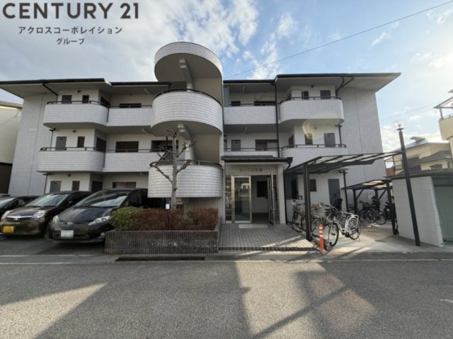 建物外観　敷地内に駐車場あります！