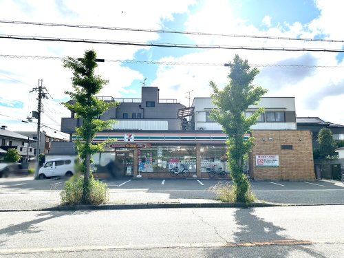 コンビニ　セブンイレブン宝塚泉町（コンビニ）まで526m