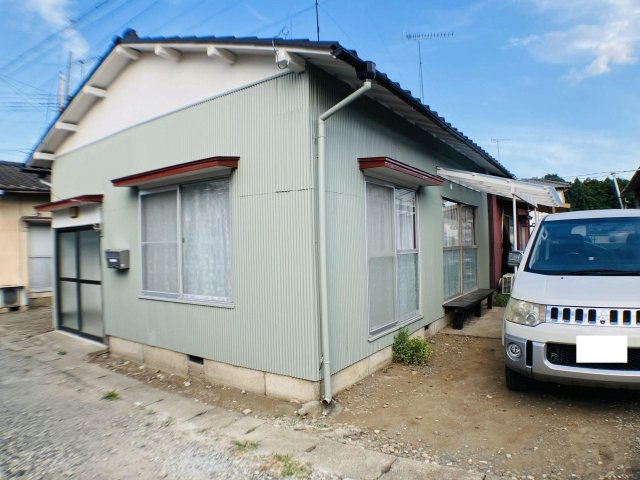 駐車場　駐車スペース（1台）は建物すぐ横にあります