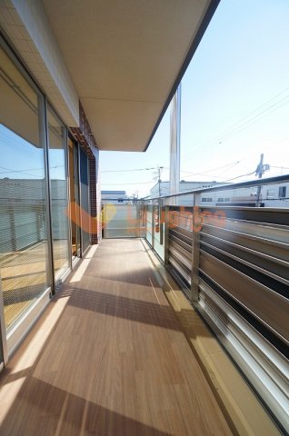 バルコニー　外からの目が気にならないバルコニーで洗濯物が干せます