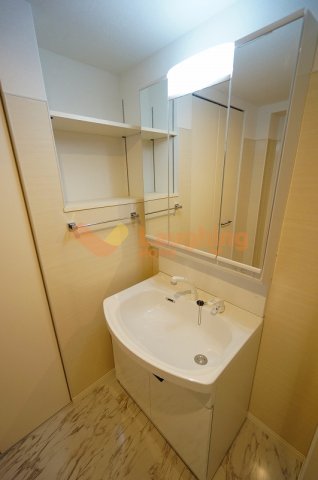 洗面設備　コンパクトで使いやすい洗面所