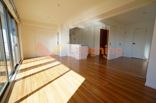 居室・リビング　こちらの居間で趣味の時間をお楽しみください