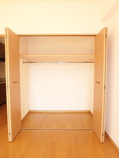 収納　ハンガーのままかけられて便利ですね（イメージ）