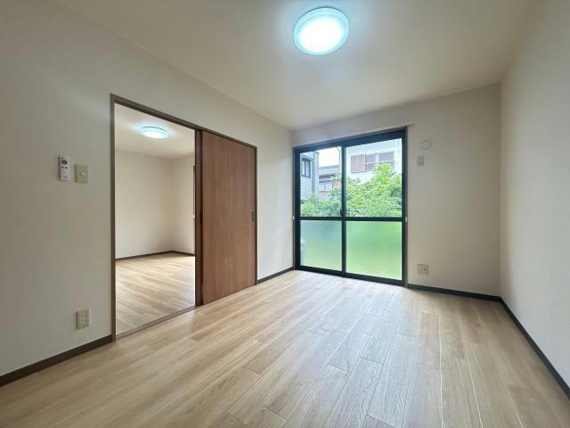 居室・リビング　他号室の写真になります。