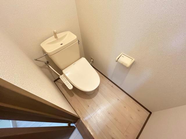 トイレ　他号室の写真になります。