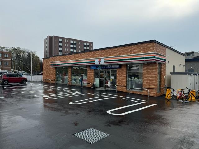 コンビニ　セブンイレブン江別大麻店（コンビニ）まで225m
