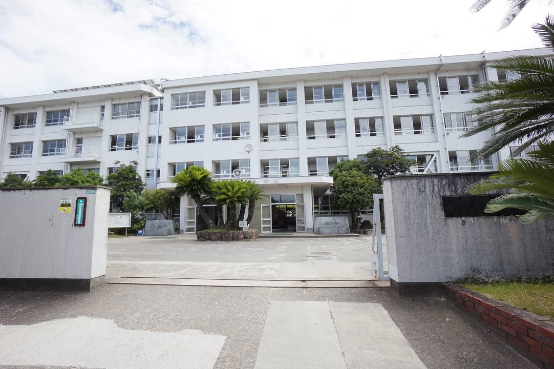 小学校　石井東小学校（小学校）まで720m